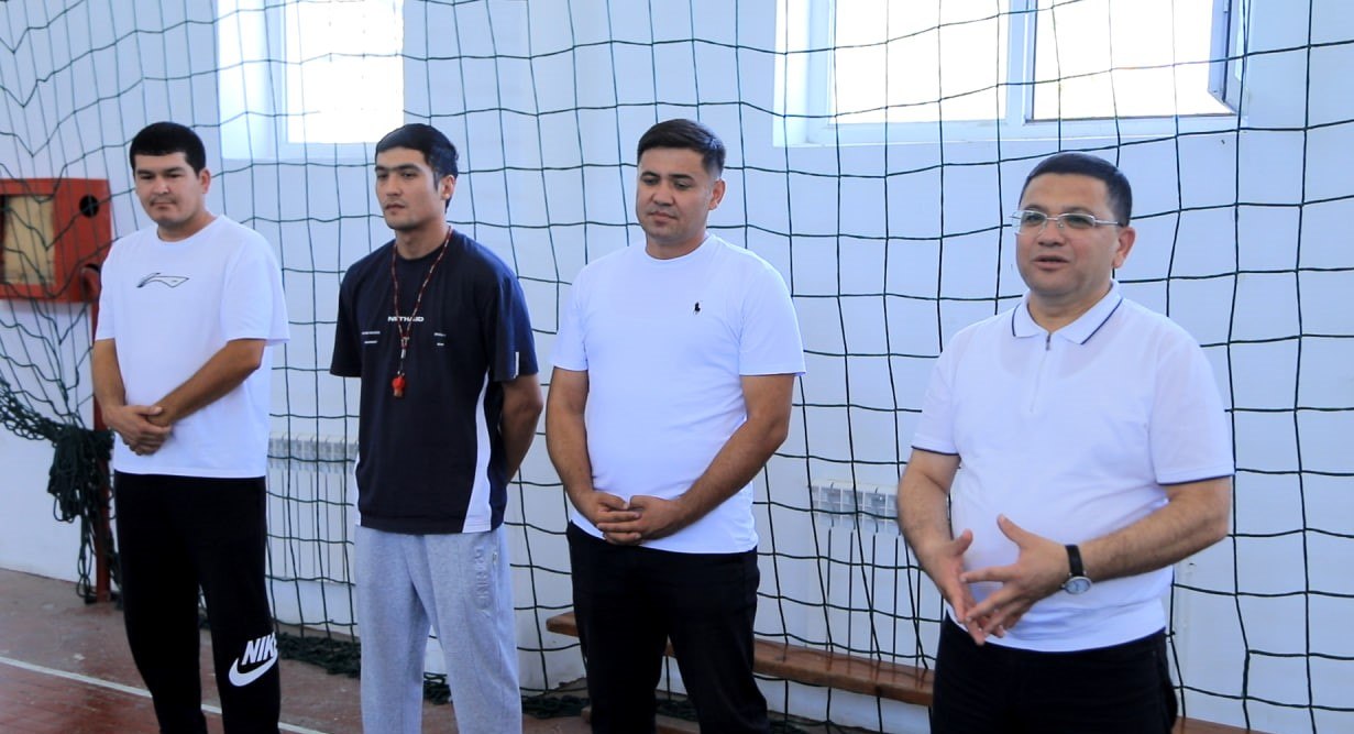 Sirdaryo viloyati adliya boshqarmasi boshlig‘i Inomjon Qudratov Yoshlar kuni doirasida Sirdaryo tumanidagi "Xazina" mahallasida sportchi yoshlari bilan uchrashdi.